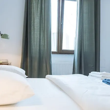 Universitate Heart View * Boekarest